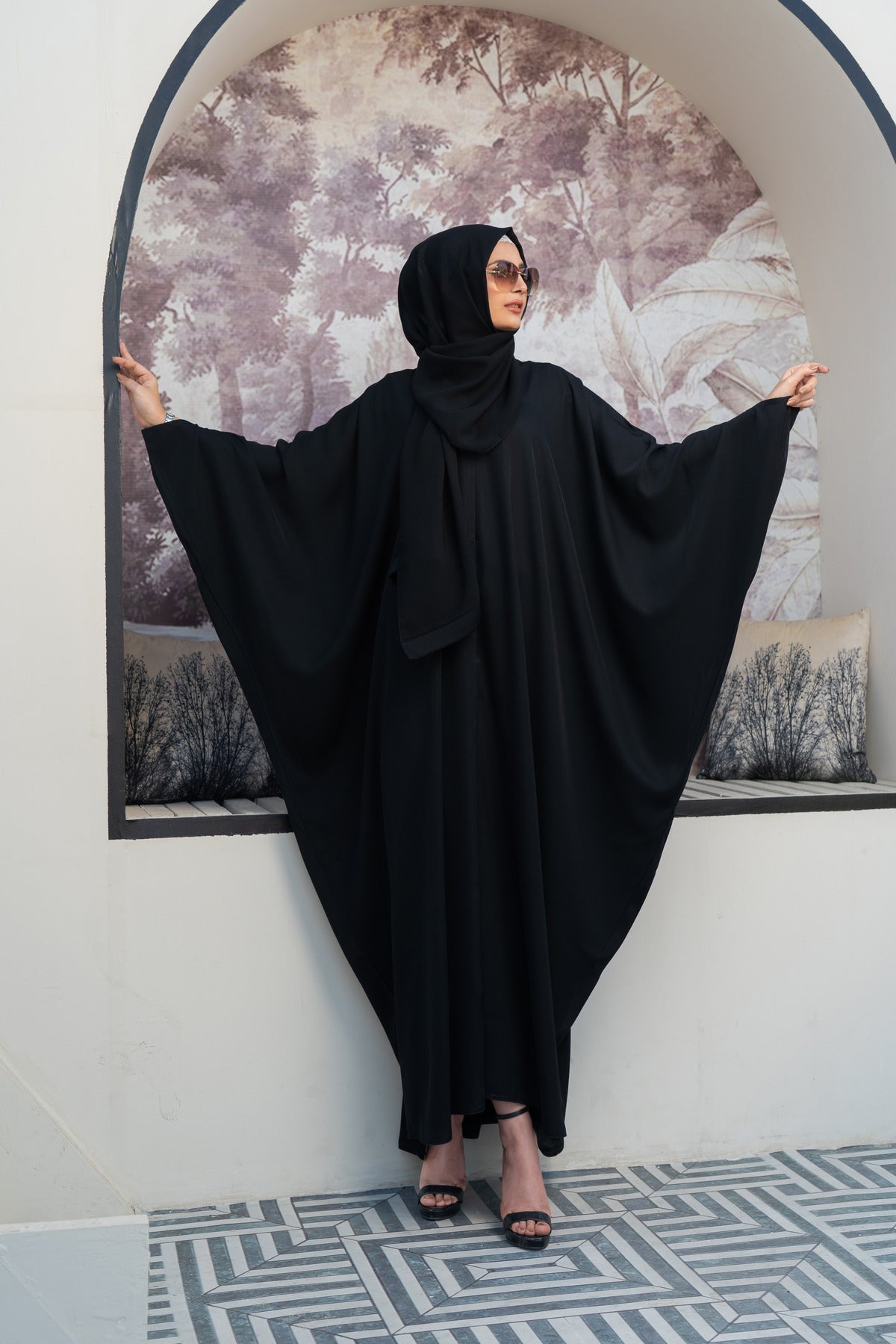 Alesya Plain abaya,Black Abaya,premium quality abaya,smamz black abaya,smamz modest wear abaya