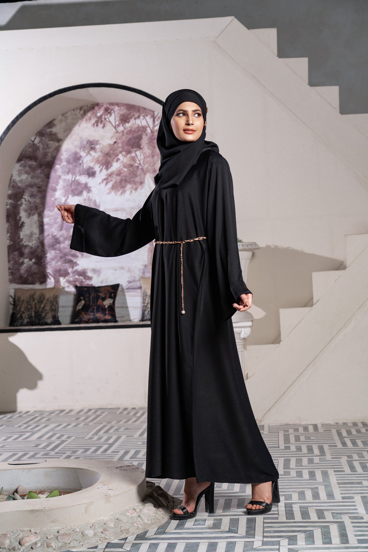 Ece Black Closed Abaya