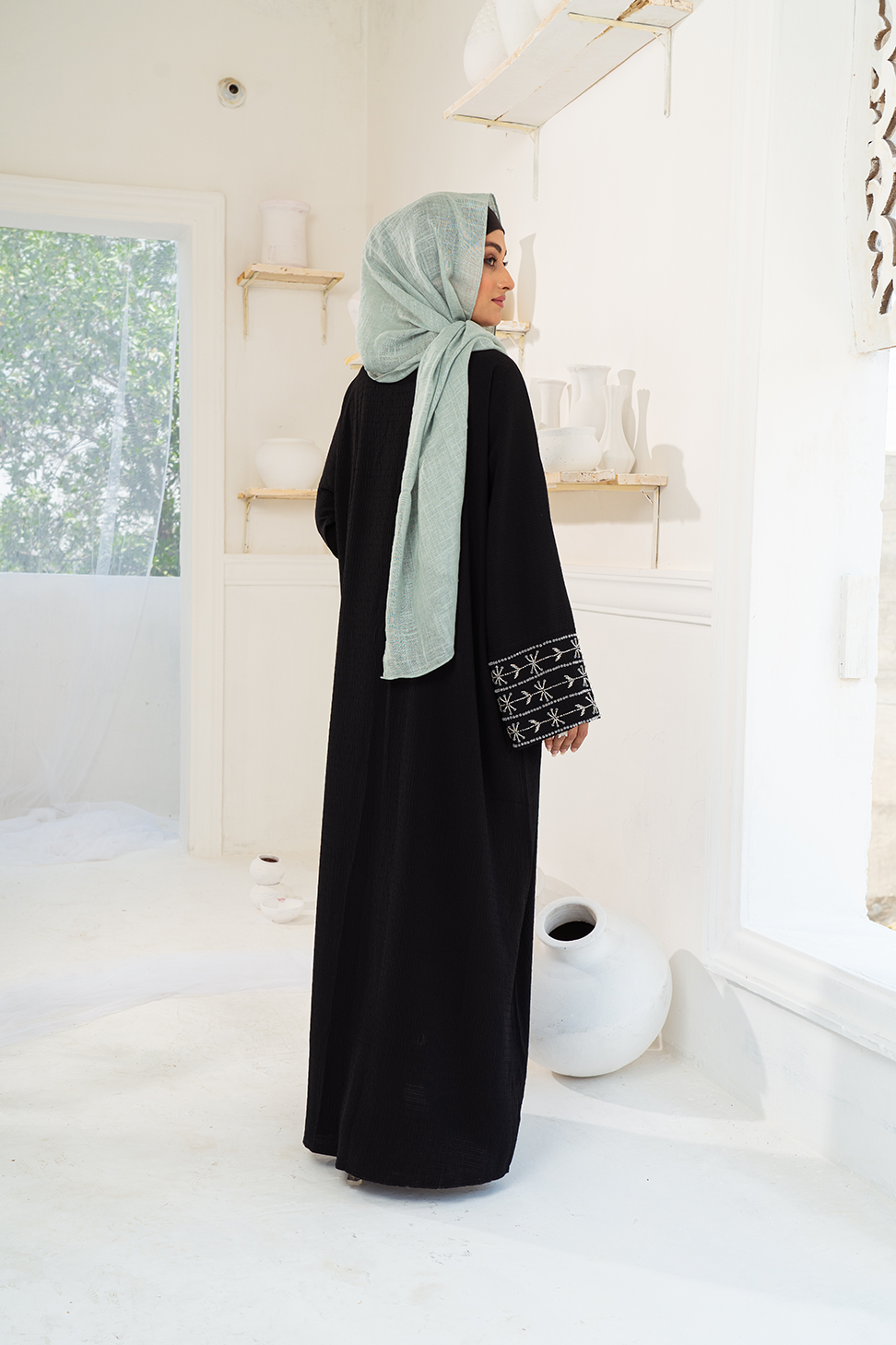 Foncé Black Buttoned Abaya