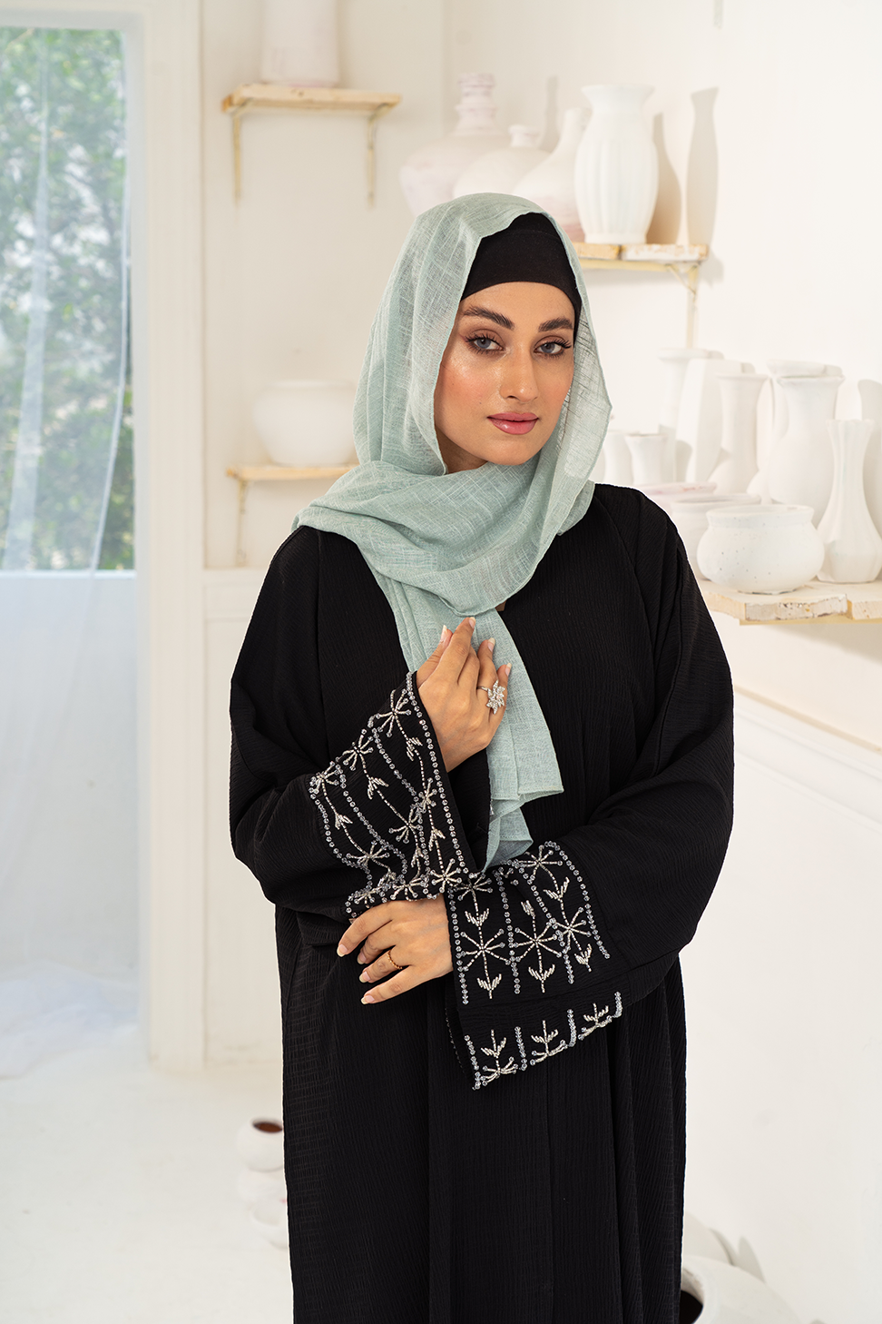 Foncé Black Buttoned Abaya