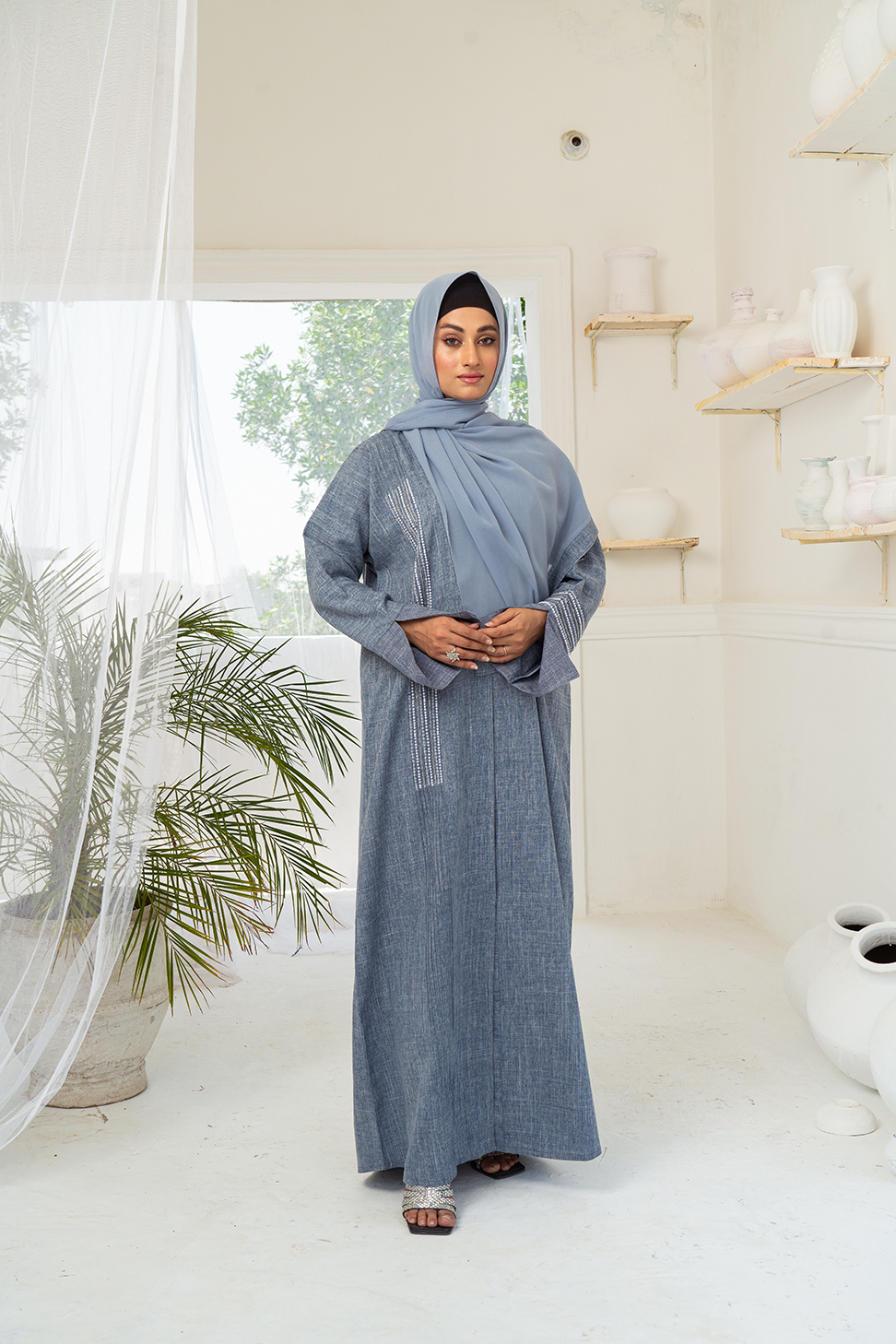 SMAMZ Chérie Grey Abstract Buttoned Abaya