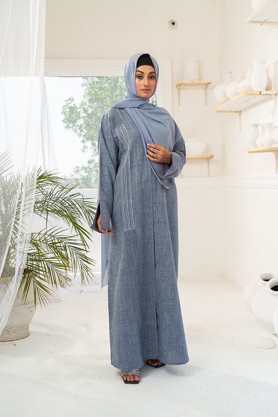 SMAMZ Chérie Grey Abstract Buttoned Abaya