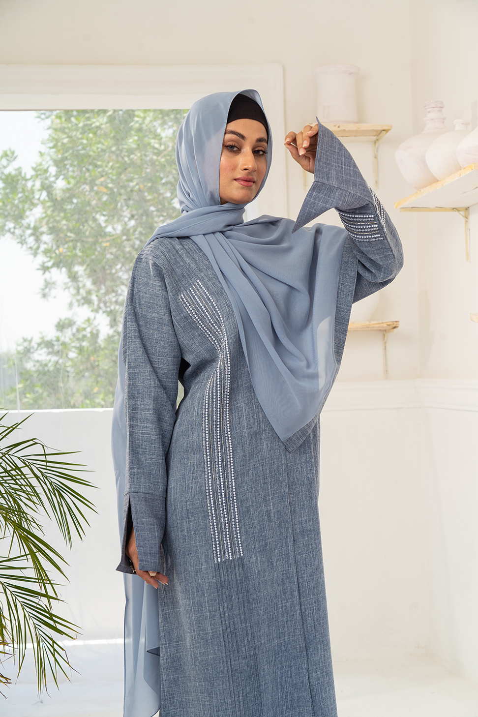 SMAMZ Chérie Grey Abstract Buttoned Abaya