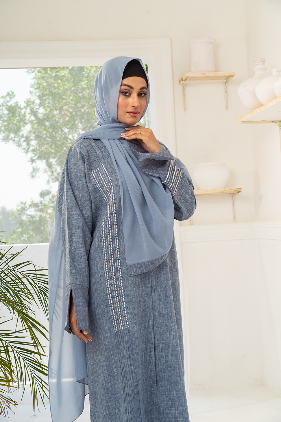 SMAMZ Chérie Grey Abstract Buttoned Abaya