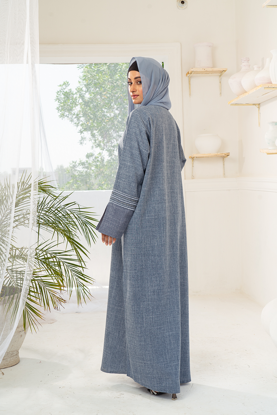 SMAMZ Chérie Grey Abstract Buttoned Abaya